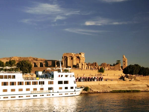 4-Day Standard Nile Cruise with Flight from Cairo